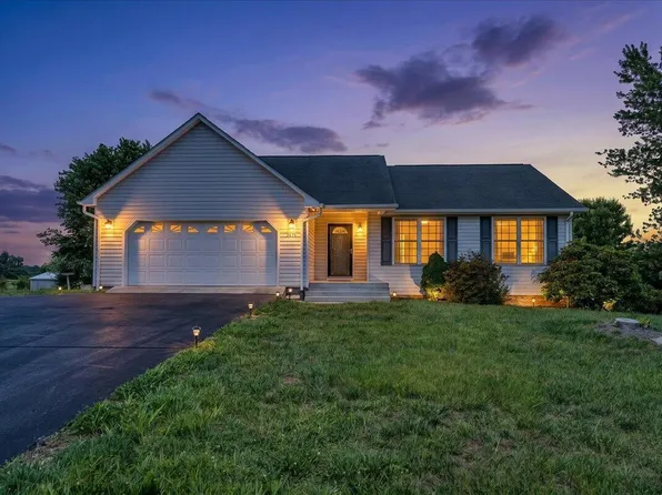 2278 Isle Of Pines Dr, Moneta, VA 24121