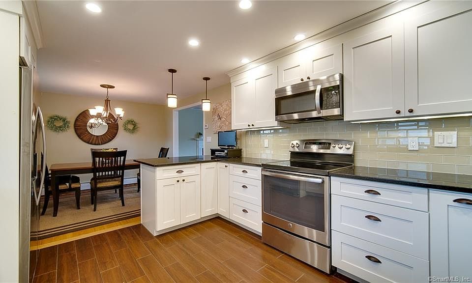 1st image of 76 Crestwood Trl