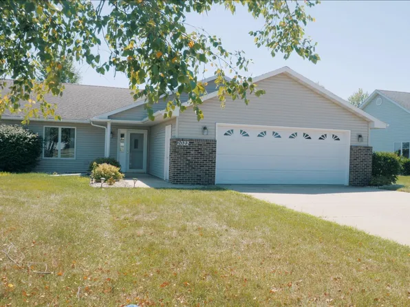 2022 Clark St, Charles City, IA 50616