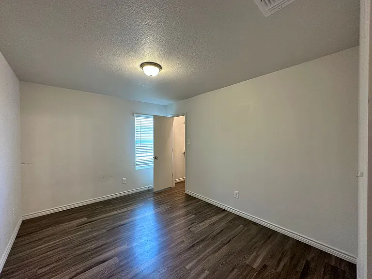 1821 Clovis Dr — Photo 13
