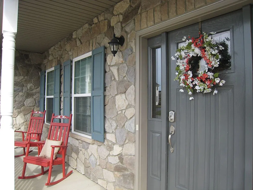 4 bed, 3947 sqft, $3,379 — Photo 2