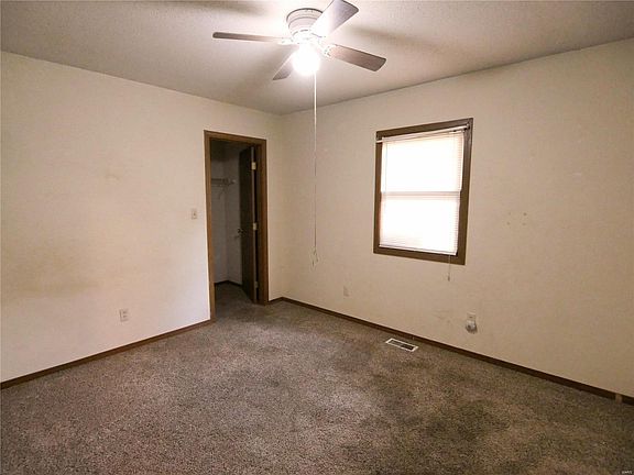 5th image of 516 E Winter Ave
