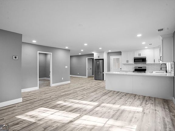 5th image of 404 Walker Dr