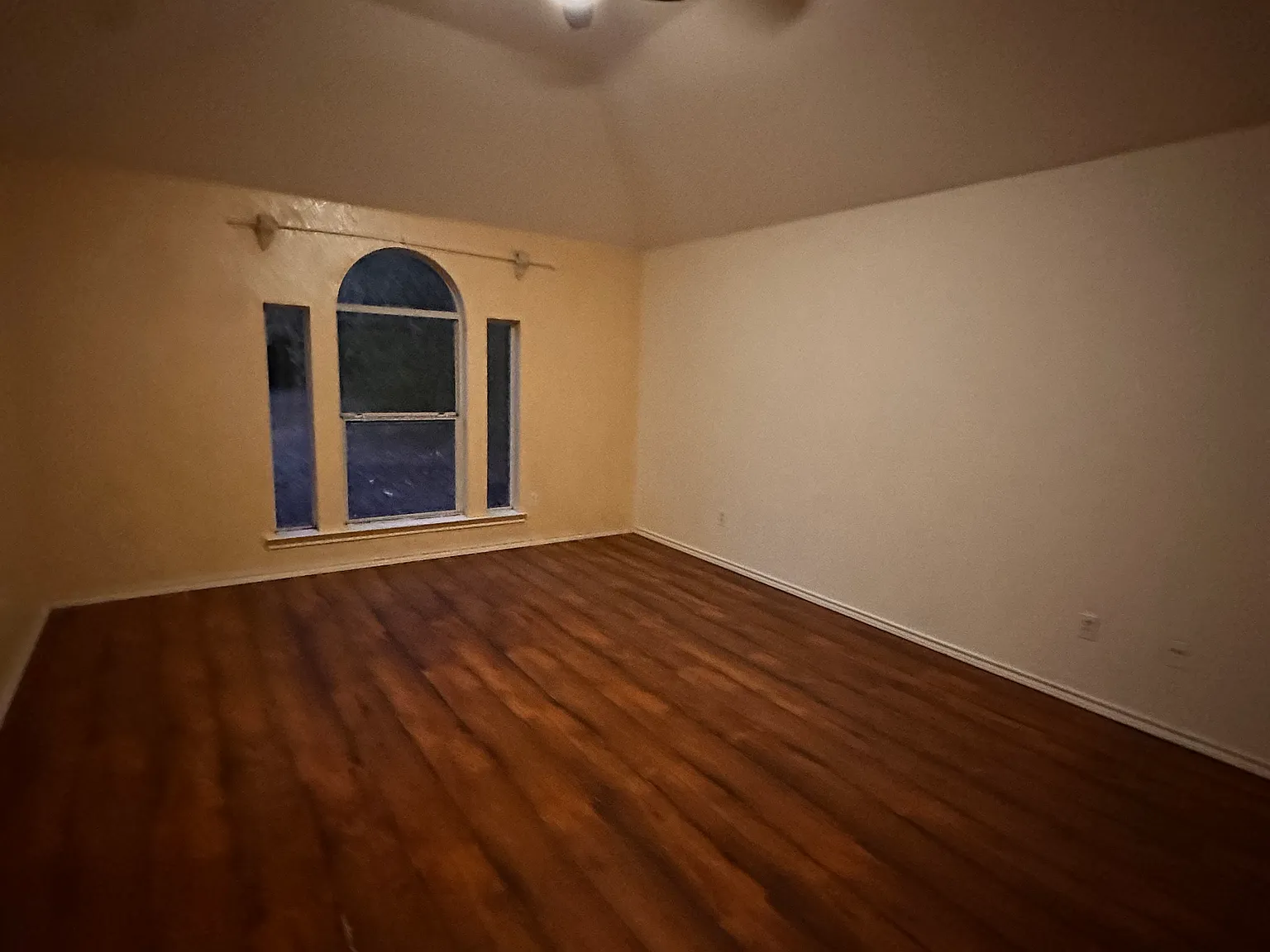 3 bed, 1411 sqft, $2,136 — Photo 2