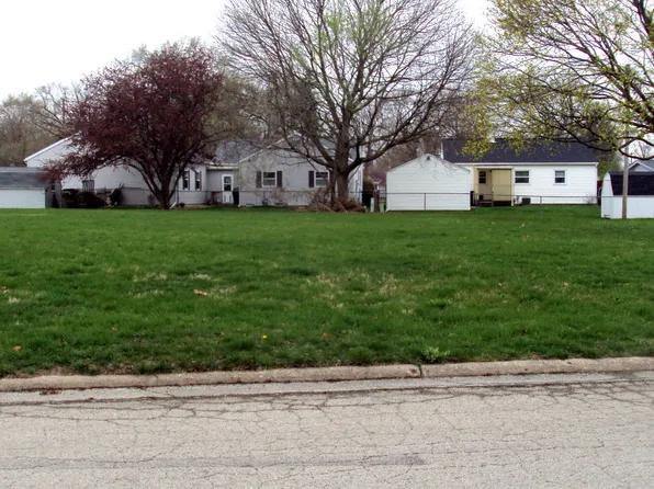 1100 N Fairlawn Dr #1, Rantoul, IL 61866