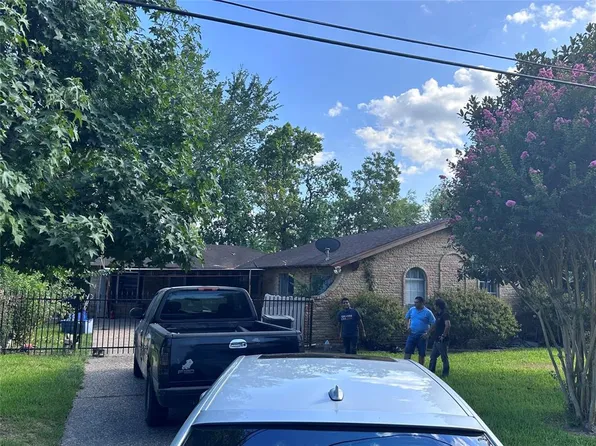 2110 Pine Tree Drive, Houston, TX 77093