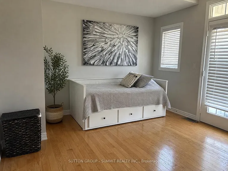 910 Knotty Pine Grv — Photo 13