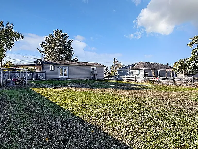 710 Taylor St W — Photo 29