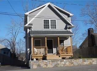 5 Bungalow Ter, Sandy Hook, CT 06482