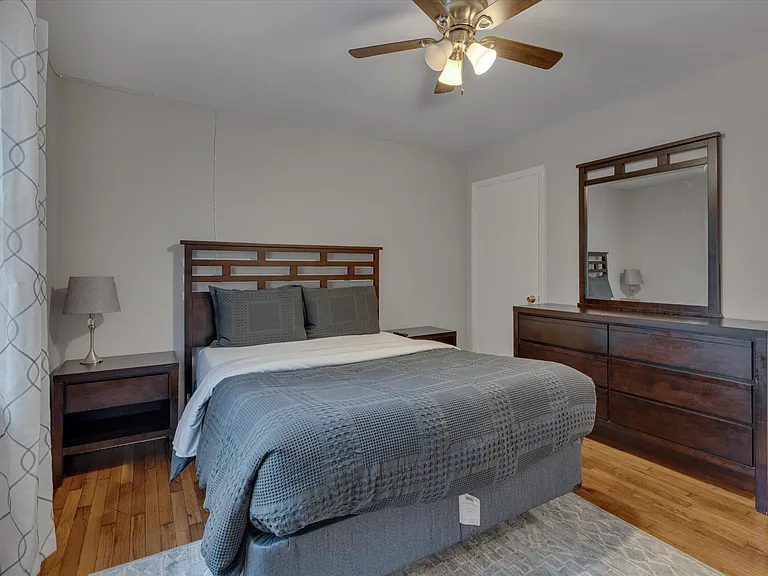 815 W Markham Ave #B — Photo 18