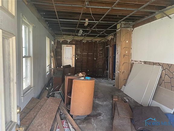 4th image of 1036 Forsythe St