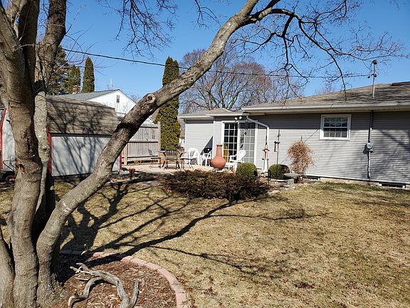 3rd image of 439 W Oakland Ave