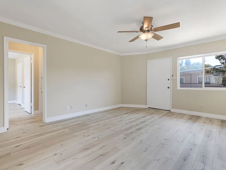 1690 E Hillcrest Dr — Photo 48