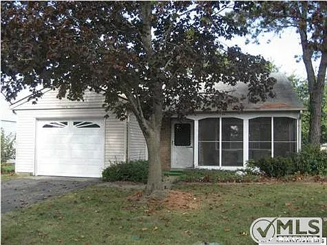38 Buckingham Dr photo 1