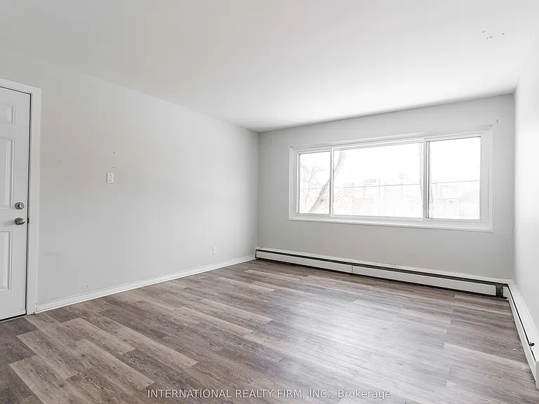 75 King Edward Ave — Photo 7