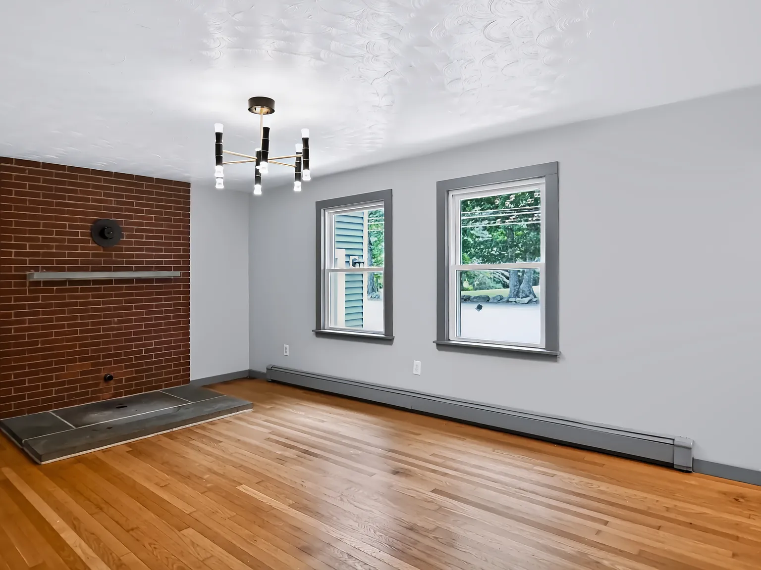 4 bed, 1900 sqft, $3,200 — Photo 2