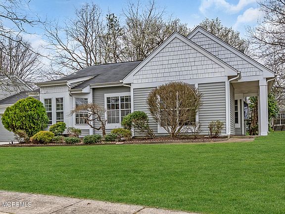 4th image of 982 Thornbury Lane #B