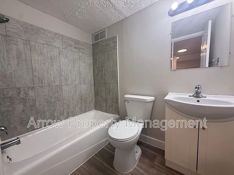 2206 K St #3 — Photo 6