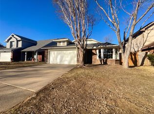 2108 Woodland Oaks Dr, Arlington, TX