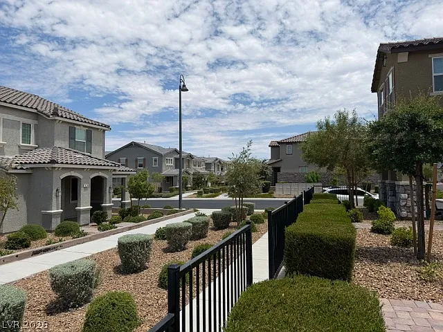 3 bed, 2.5 bath, 1809 sqft, $2,125 — Photo 3