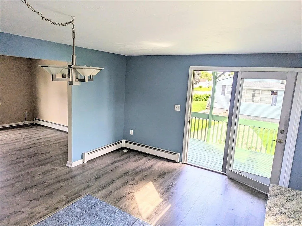 3 bed, 1526 sqft, $2,300 — Photo 2