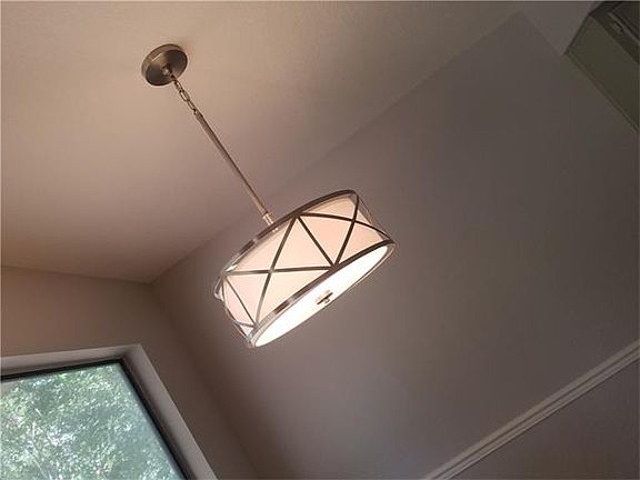 5th image of 1207 Yorkshire Ln