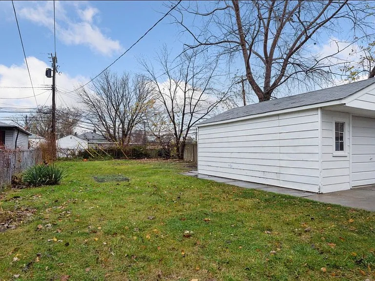 24933 Valley Ave — Photo 19