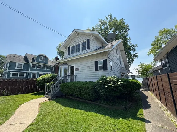 791 Oak Ct, Crystal Lake, IL 60014