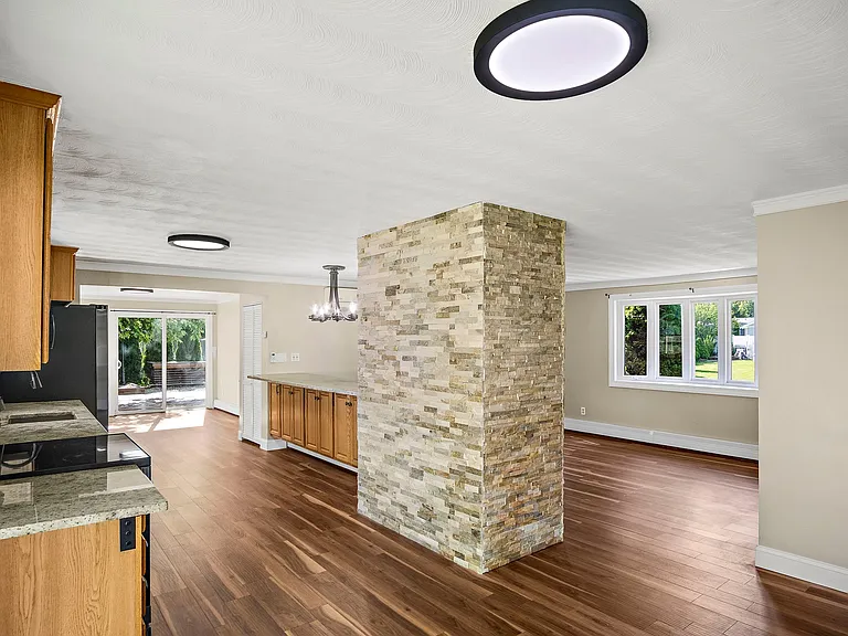 8 Carver Rd — Photo 4