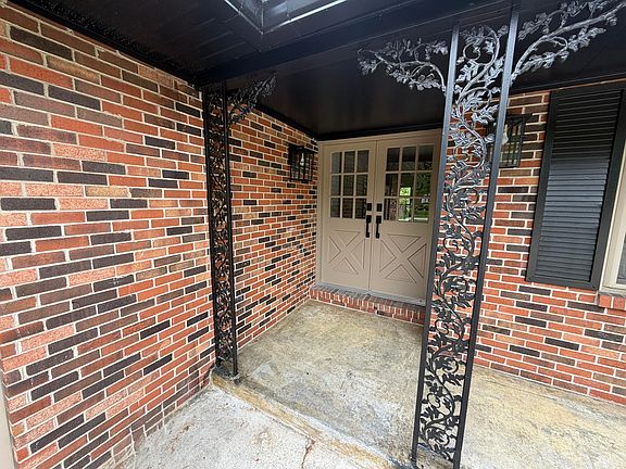 4th image of 105 Geneva Ave