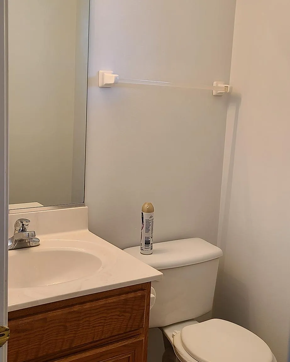 4 bed, 2.5 bath, 2400 sqft, $3,200 — Photo 3