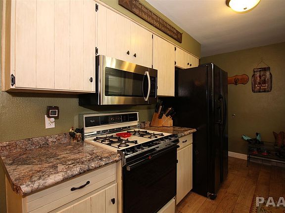 3rd image of 101 E 8th St