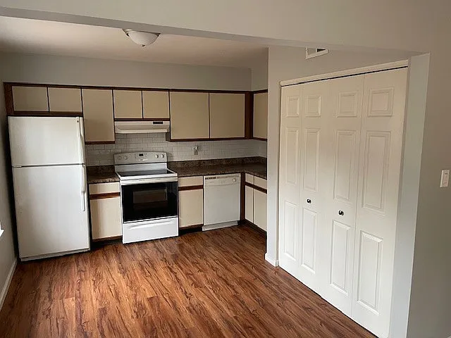 2 bed, 800 sqft, $950 — Photo 2