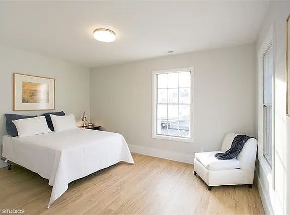 5th image of 2 Park St Suite 2B