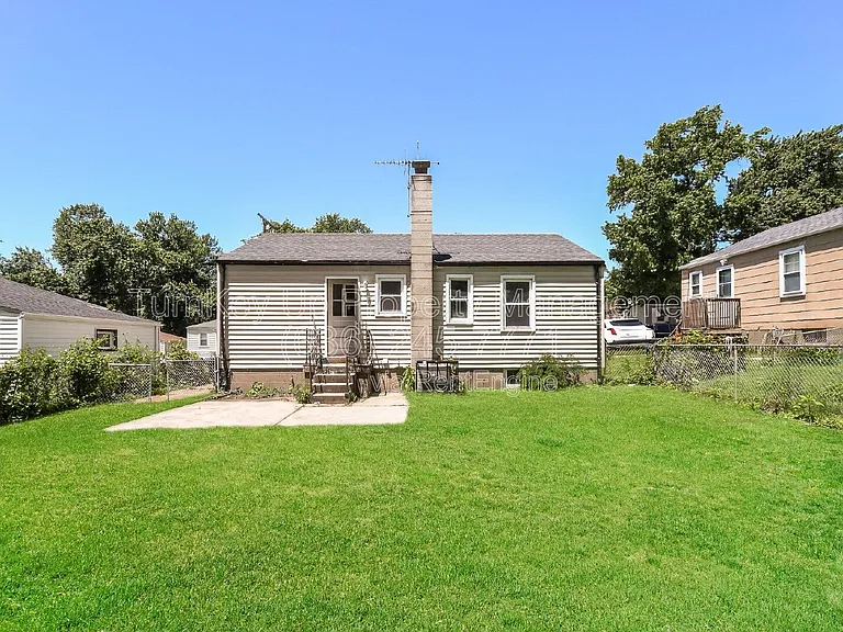 422 Plaza Ave — Photo 16