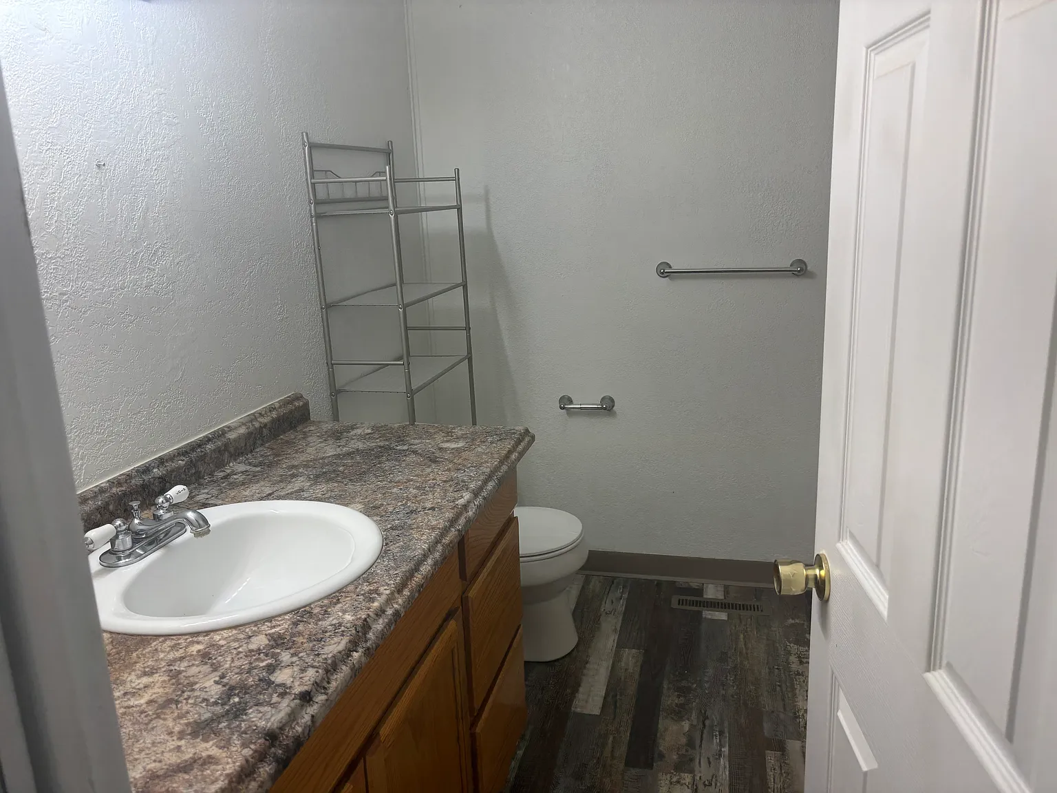 1605 Locust Ave — Photo 3