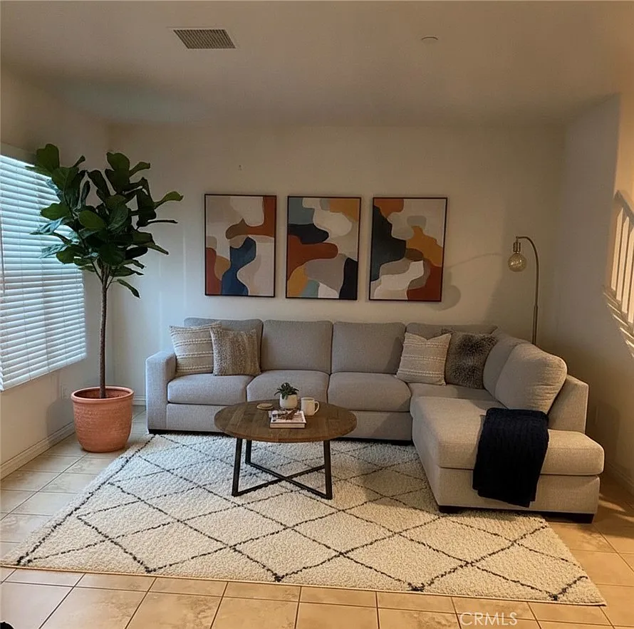 3 bed, 2.5 bath, 1444 sqft, $3,650 — Photo 3