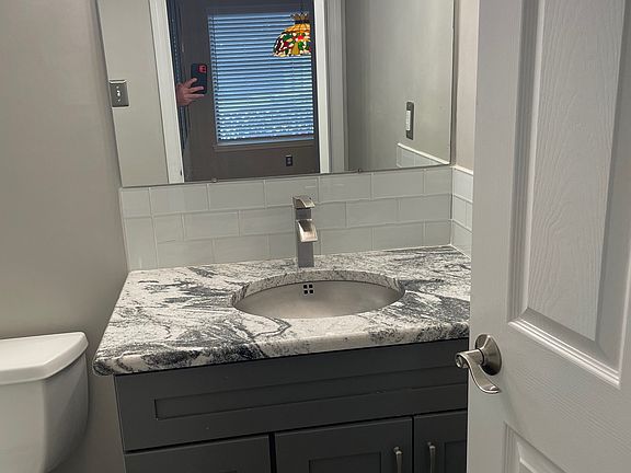 3rd image of 501 Diamond Dr
