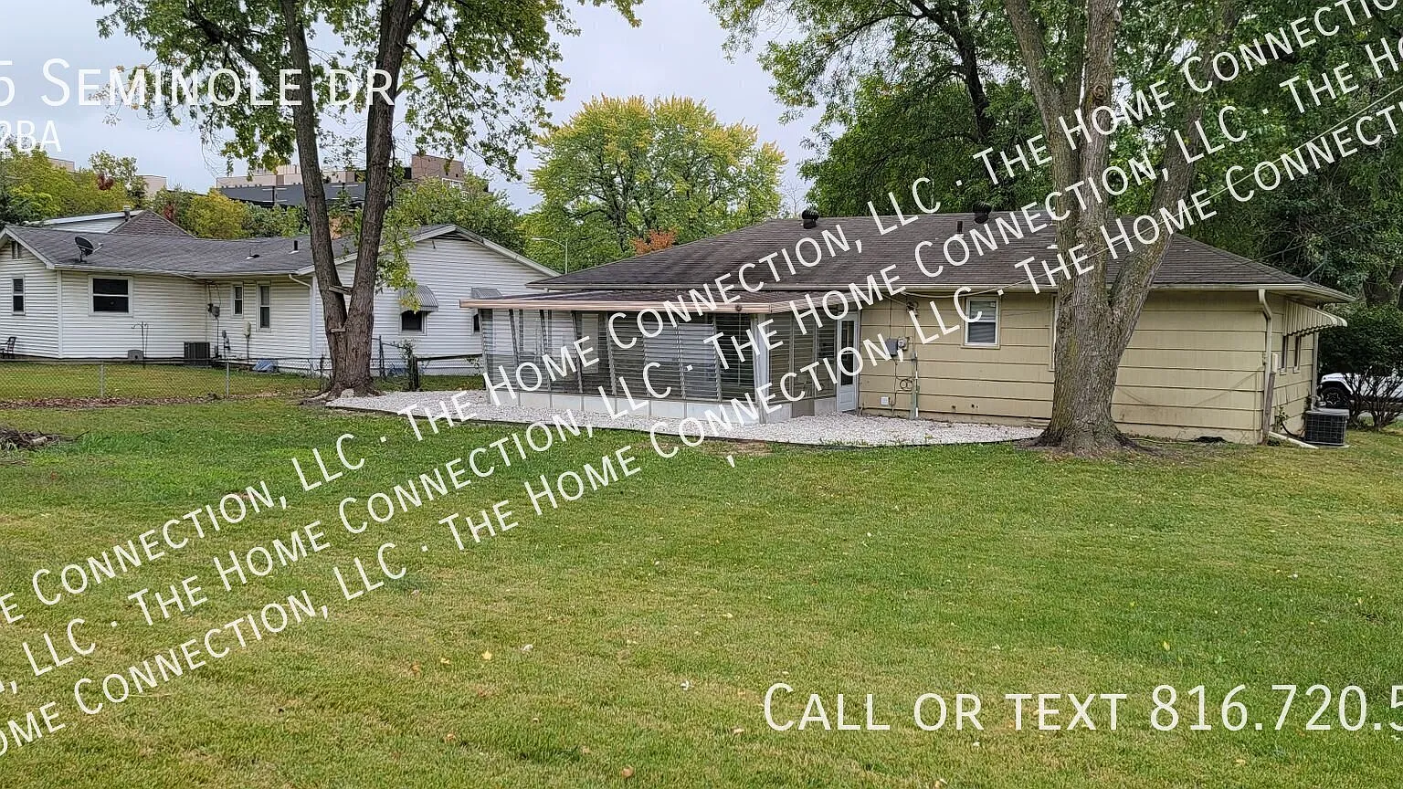 Updated North Kansas City Ranch! — Photo 2