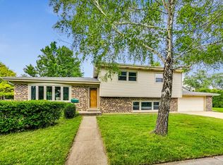 516 W Clarendon St, Arlington Heights, IL 60004