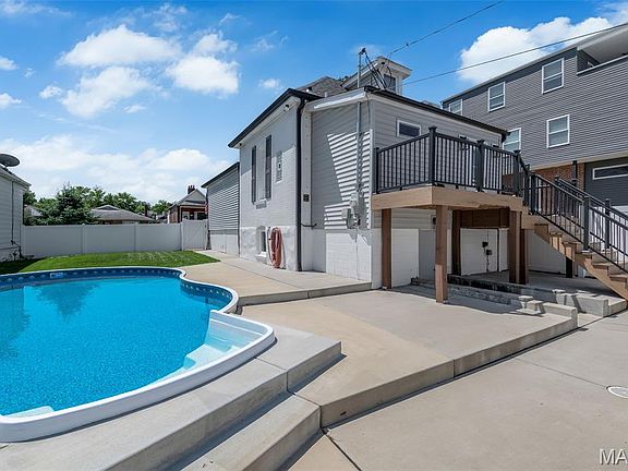 3rd image of 5621 Botanical Ave
