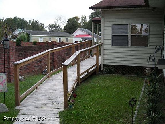 5th image of 458 Saxon Ave