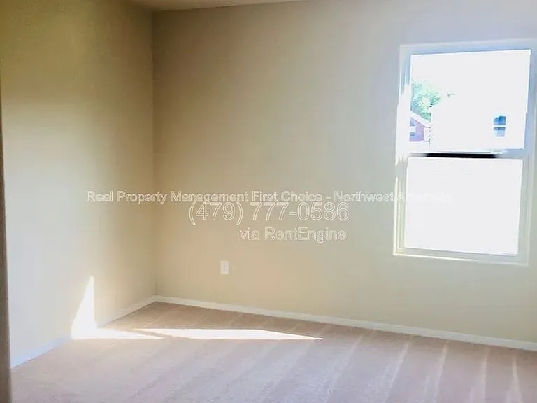 1013 Ethan James St — Photo 14
