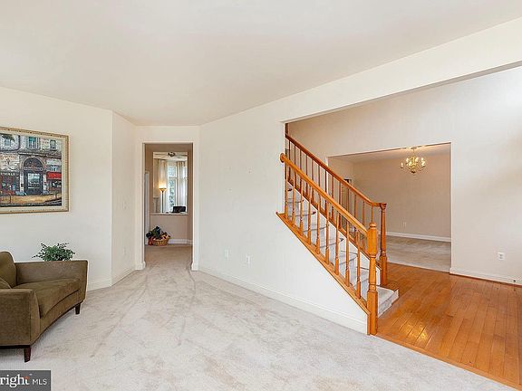3rd image of 207 Rebecca Dr