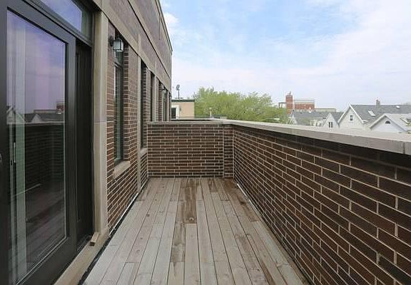 2nd image of 1515 W Diversey Pkwy #3