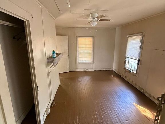 2nd image of 251 Boswell St