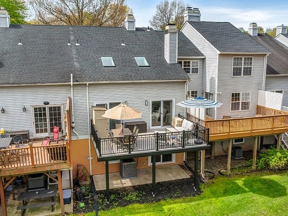2nd image of 8 Delaware Ln