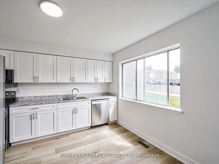 2012 Sheppard Ave W #Townhouse 102 — Photo 8
