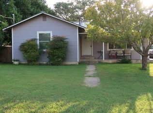 530 N Vaughan Ave, Seguin, TX 78155