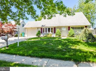 34 Mayflower Rd, Levittown, PA 19056
